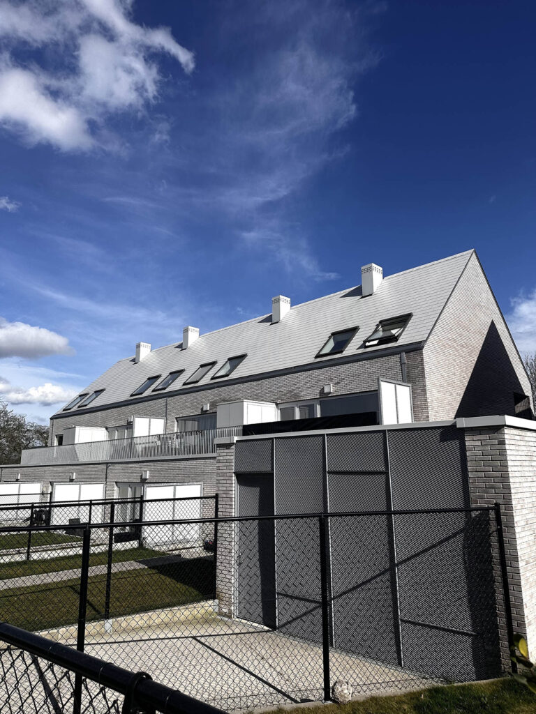 Moderne nieuwbouwwoning in Erpe-Mere met strakke vezelcement leien